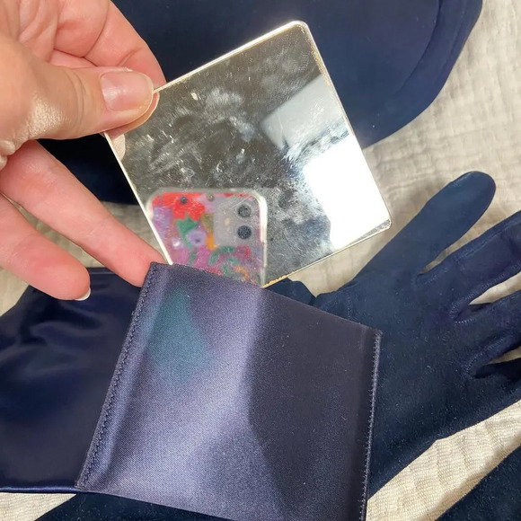 Vintage KORET Calf Suede Clamshell Purse w Accessories - Picture 5 of 15